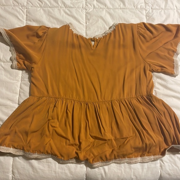 Tea and Rose Flouncy Top - Picture 3 of 3